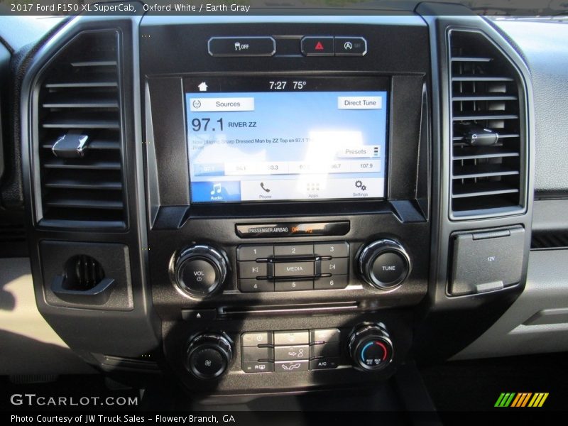 Oxford White / Earth Gray 2017 Ford F150 XL SuperCab