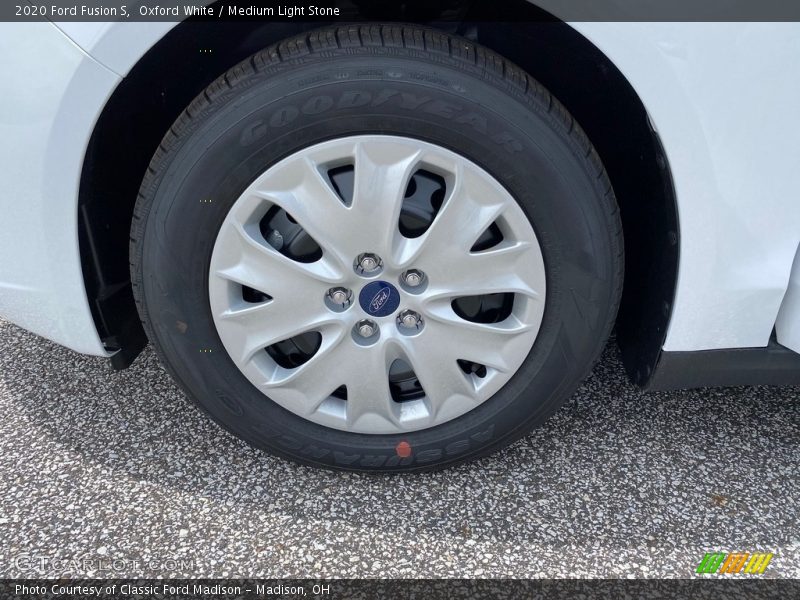 Oxford White / Medium Light Stone 2020 Ford Fusion S