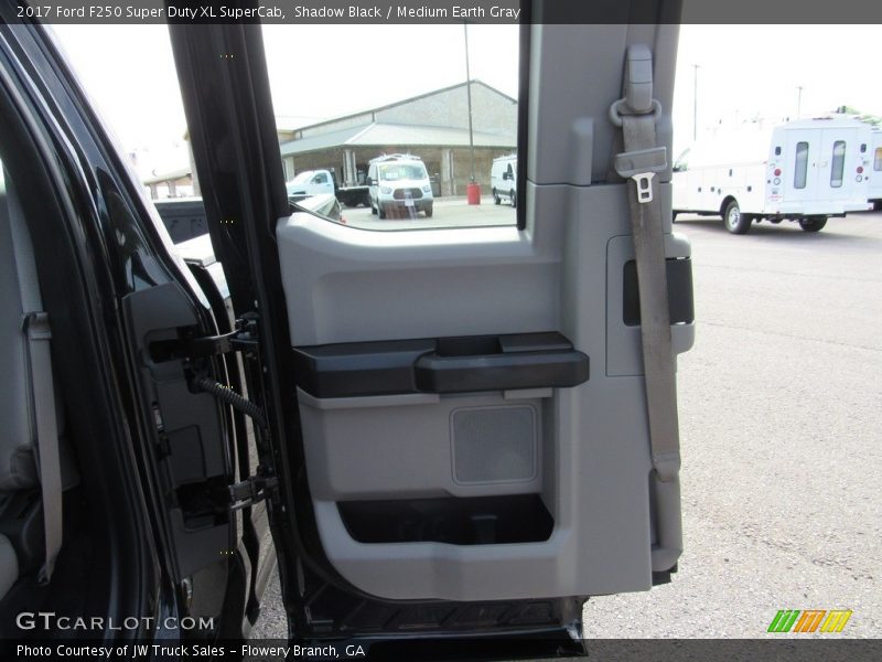 Door Panel of 2017 F250 Super Duty XL SuperCab