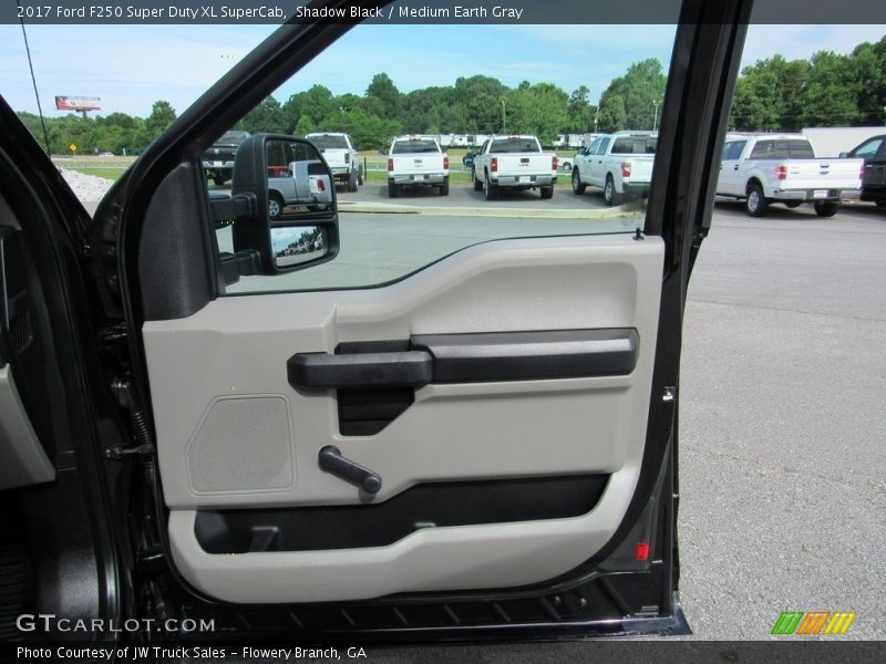 Door Panel of 2017 F250 Super Duty XL SuperCab