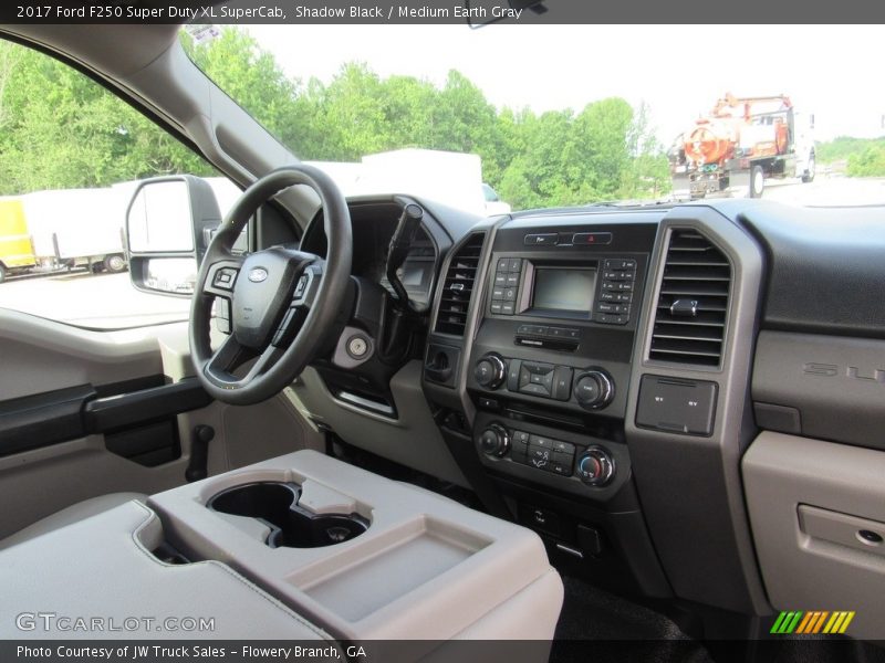 Dashboard of 2017 F250 Super Duty XL SuperCab