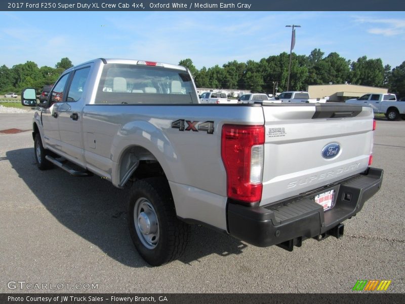 Oxford White / Medium Earth Gray 2017 Ford F250 Super Duty XL Crew Cab 4x4