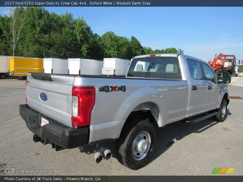Oxford White / Medium Earth Gray 2017 Ford F250 Super Duty XL Crew Cab 4x4