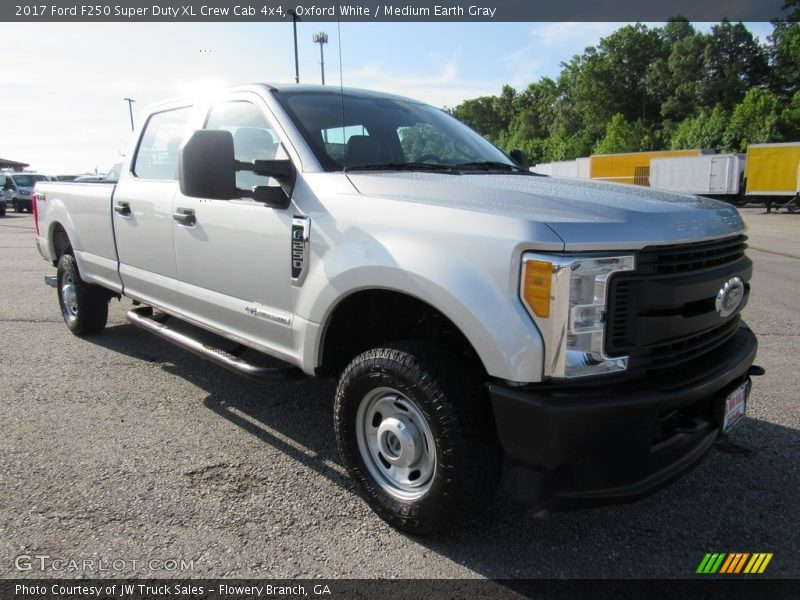 Oxford White / Medium Earth Gray 2017 Ford F250 Super Duty XL Crew Cab 4x4