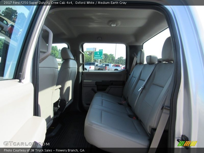 Oxford White / Medium Earth Gray 2017 Ford F250 Super Duty XL Crew Cab 4x4