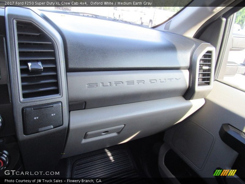 Oxford White / Medium Earth Gray 2017 Ford F250 Super Duty XL Crew Cab 4x4