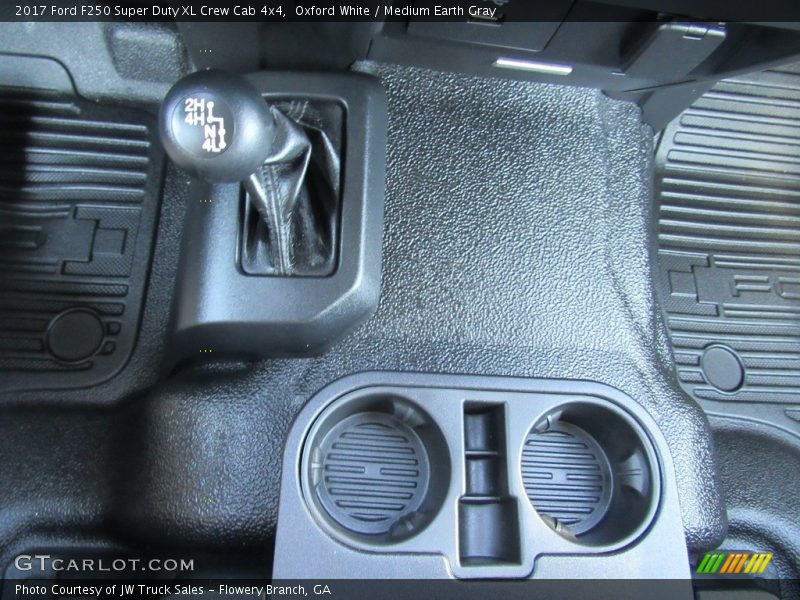 Oxford White / Medium Earth Gray 2017 Ford F250 Super Duty XL Crew Cab 4x4