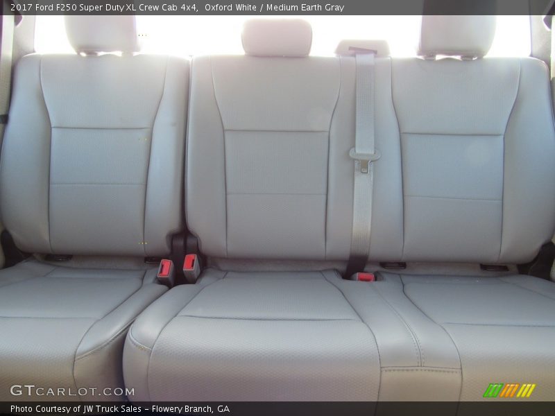 Oxford White / Medium Earth Gray 2017 Ford F250 Super Duty XL Crew Cab 4x4