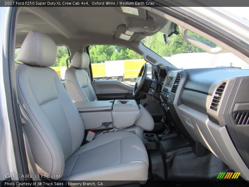 Oxford White / Medium Earth Gray 2017 Ford F250 Super Duty XL Crew Cab 4x4