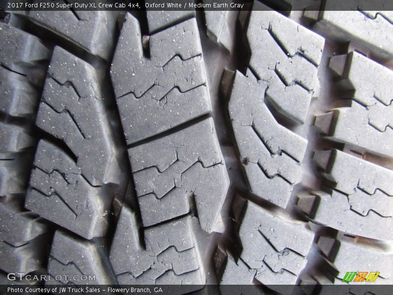 Oxford White / Medium Earth Gray 2017 Ford F250 Super Duty XL Crew Cab 4x4