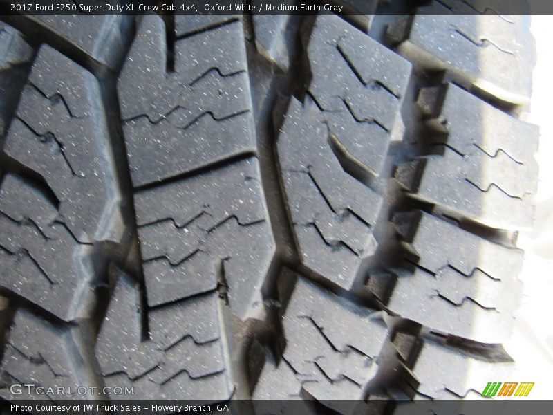 Oxford White / Medium Earth Gray 2017 Ford F250 Super Duty XL Crew Cab 4x4
