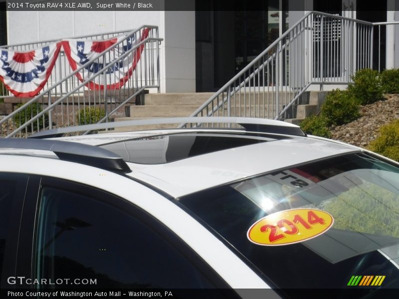 Super White / Black 2014 Toyota RAV4 XLE AWD