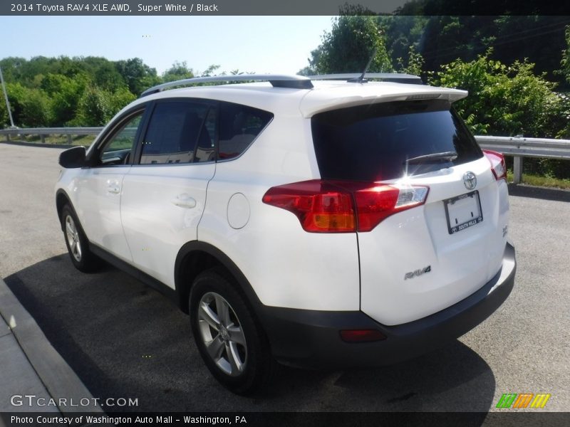 Super White / Black 2014 Toyota RAV4 XLE AWD