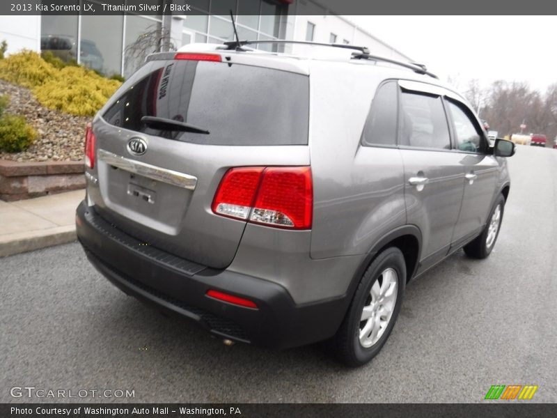 Titanium Silver / Black 2013 Kia Sorento LX