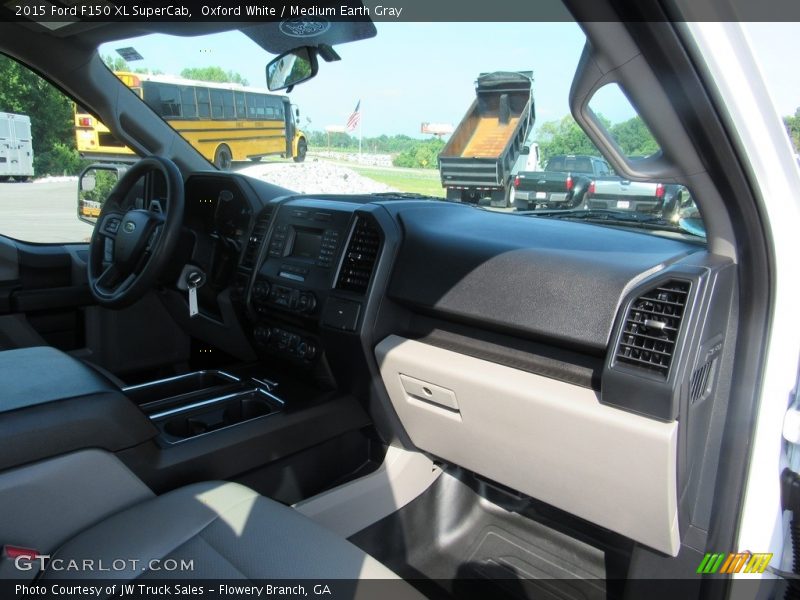 Oxford White / Medium Earth Gray 2015 Ford F150 XL SuperCab