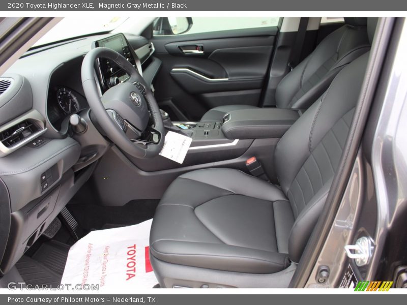 Magnetic Gray Metallic / Black 2020 Toyota Highlander XLE