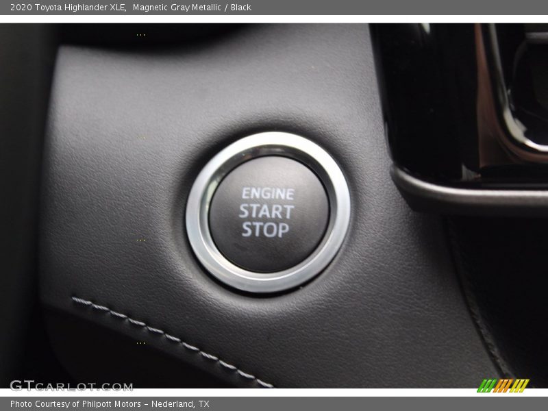 Magnetic Gray Metallic / Black 2020 Toyota Highlander XLE