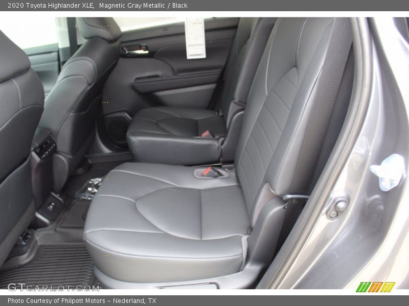Magnetic Gray Metallic / Black 2020 Toyota Highlander XLE