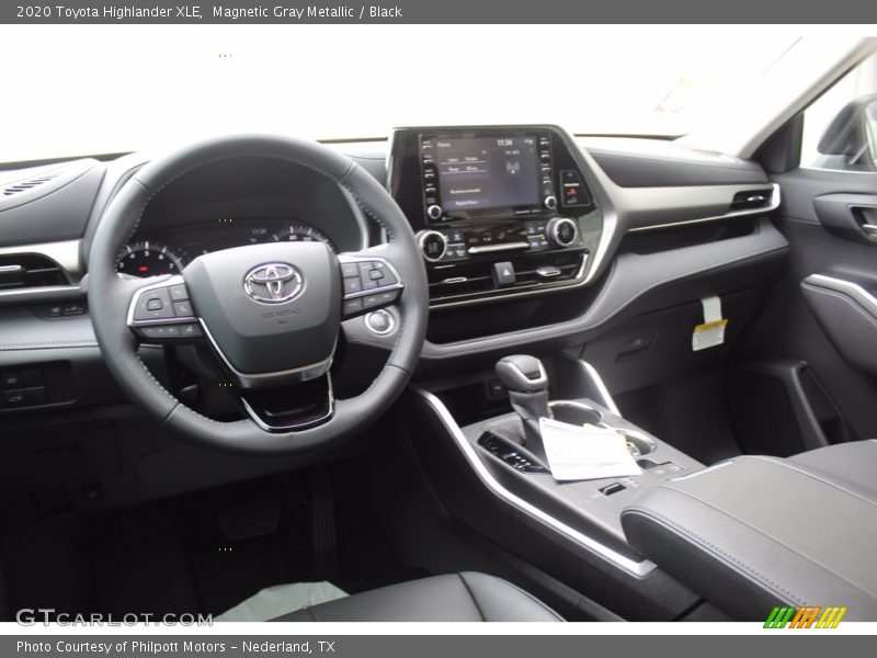 Magnetic Gray Metallic / Black 2020 Toyota Highlander XLE
