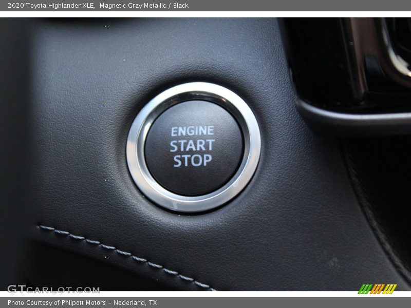 Magnetic Gray Metallic / Black 2020 Toyota Highlander XLE