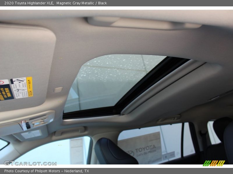 Magnetic Gray Metallic / Black 2020 Toyota Highlander XLE