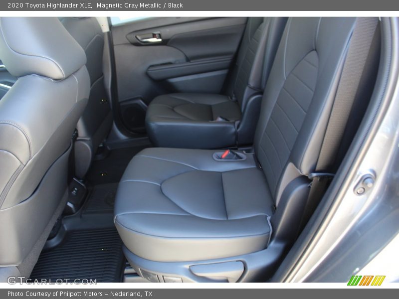 Magnetic Gray Metallic / Black 2020 Toyota Highlander XLE