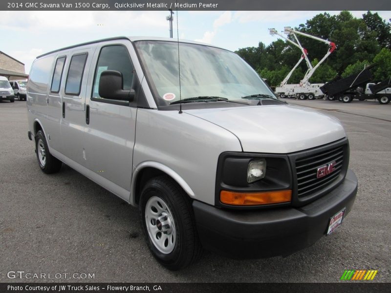 Front 3/4 View of 2014 Savana Van 1500 Cargo