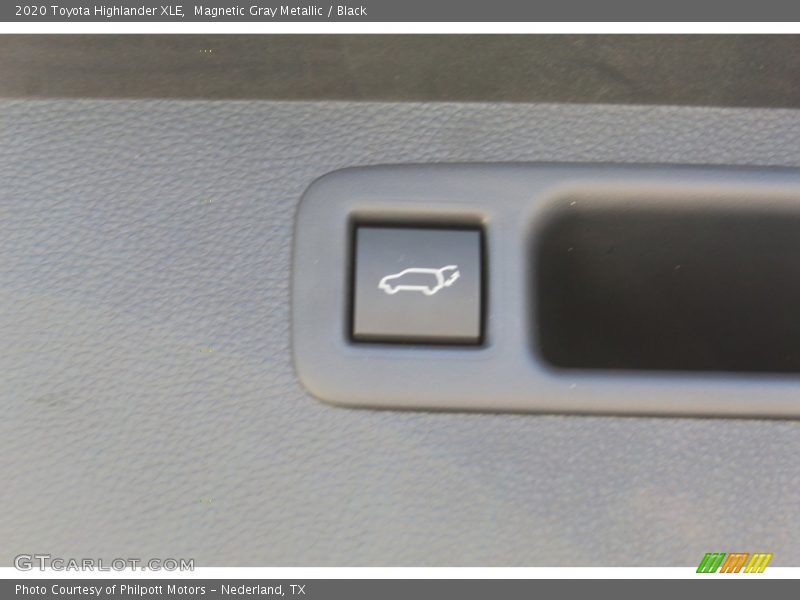 Magnetic Gray Metallic / Black 2020 Toyota Highlander XLE