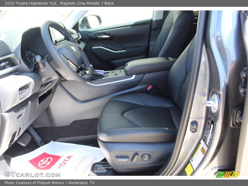 Magnetic Gray Metallic / Black 2020 Toyota Highlander XLE