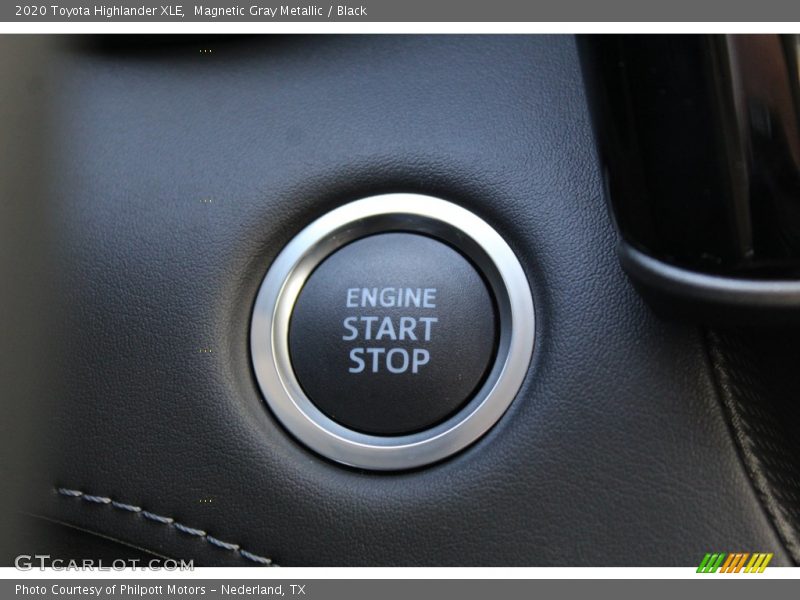 Magnetic Gray Metallic / Black 2020 Toyota Highlander XLE