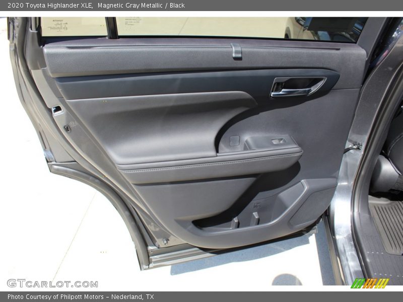 Magnetic Gray Metallic / Black 2020 Toyota Highlander XLE