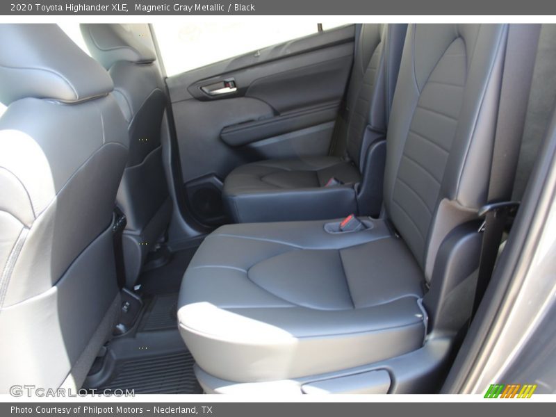 Magnetic Gray Metallic / Black 2020 Toyota Highlander XLE