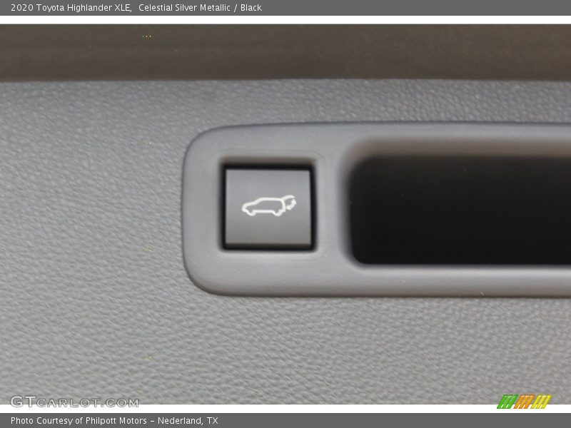 Celestial Silver Metallic / Black 2020 Toyota Highlander XLE