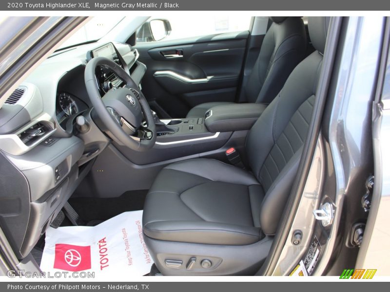Magnetic Gray Metallic / Black 2020 Toyota Highlander XLE