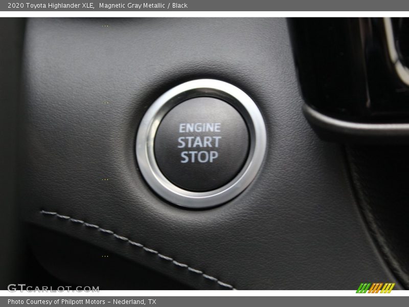Magnetic Gray Metallic / Black 2020 Toyota Highlander XLE