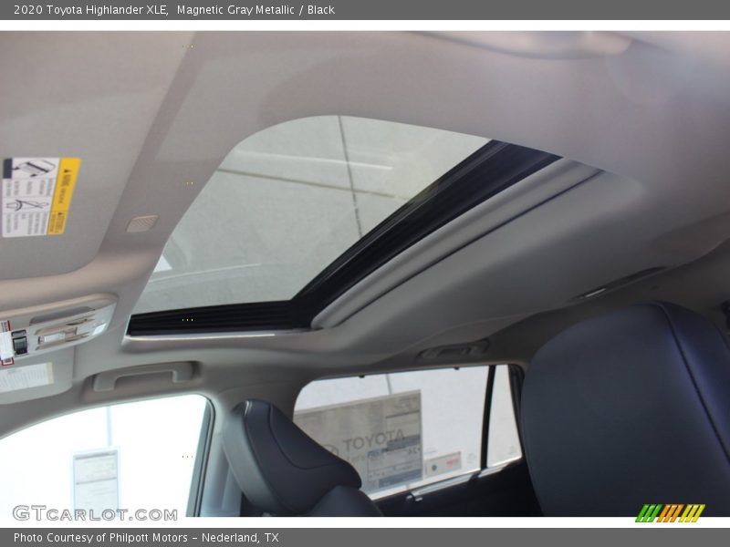 Magnetic Gray Metallic / Black 2020 Toyota Highlander XLE