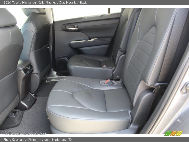 Magnetic Gray Metallic / Black 2020 Toyota Highlander XLE