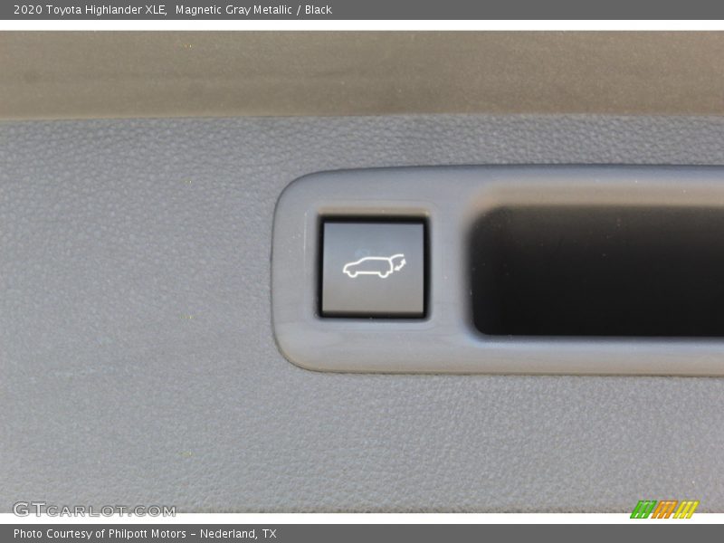Magnetic Gray Metallic / Black 2020 Toyota Highlander XLE