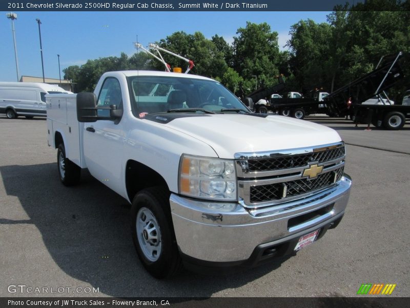 Front 3/4 View of 2011 Silverado 2500HD Regular Cab Chassis
