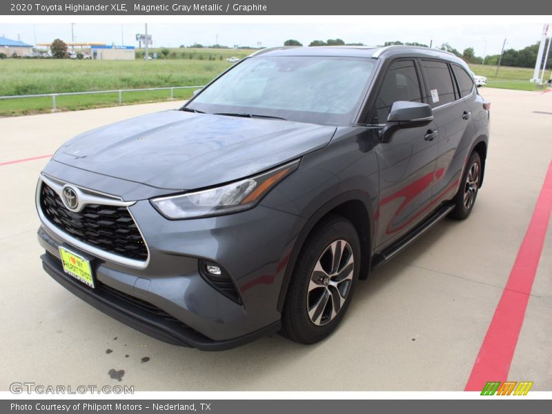 Magnetic Gray Metallic / Graphite 2020 Toyota Highlander XLE