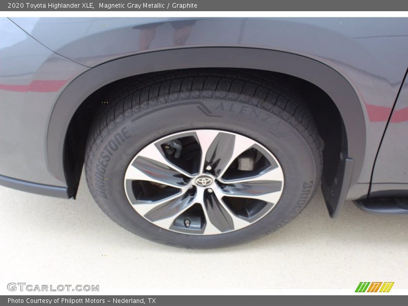 Magnetic Gray Metallic / Graphite 2020 Toyota Highlander XLE