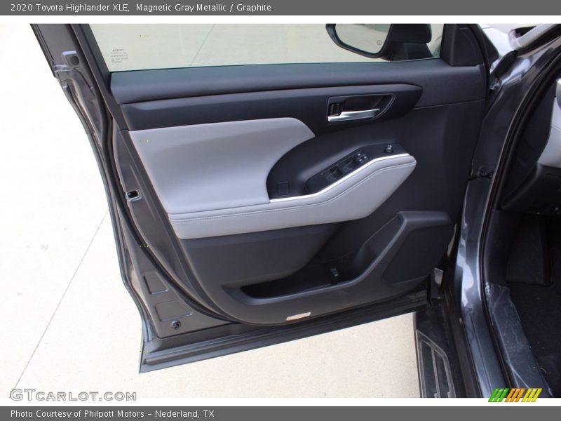 Magnetic Gray Metallic / Graphite 2020 Toyota Highlander XLE