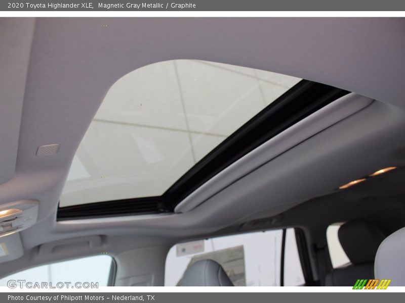Magnetic Gray Metallic / Graphite 2020 Toyota Highlander XLE
