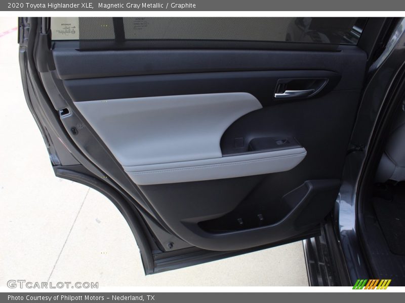 Magnetic Gray Metallic / Graphite 2020 Toyota Highlander XLE