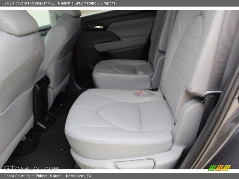 Magnetic Gray Metallic / Graphite 2020 Toyota Highlander XLE