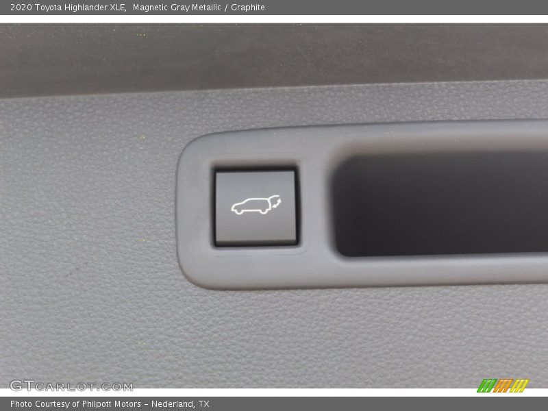 Magnetic Gray Metallic / Graphite 2020 Toyota Highlander XLE
