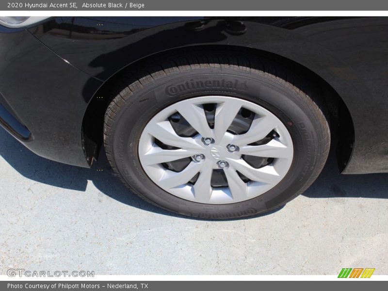 Absolute Black / Beige 2020 Hyundai Accent SE