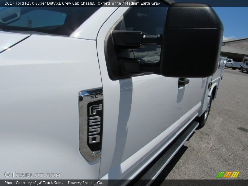  2017 F250 Super Duty XL Crew Cab Chassis Logo