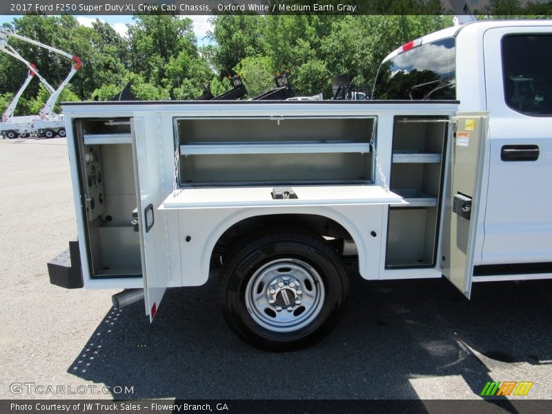  2017 F250 Super Duty XL Crew Cab Chassis Oxford White