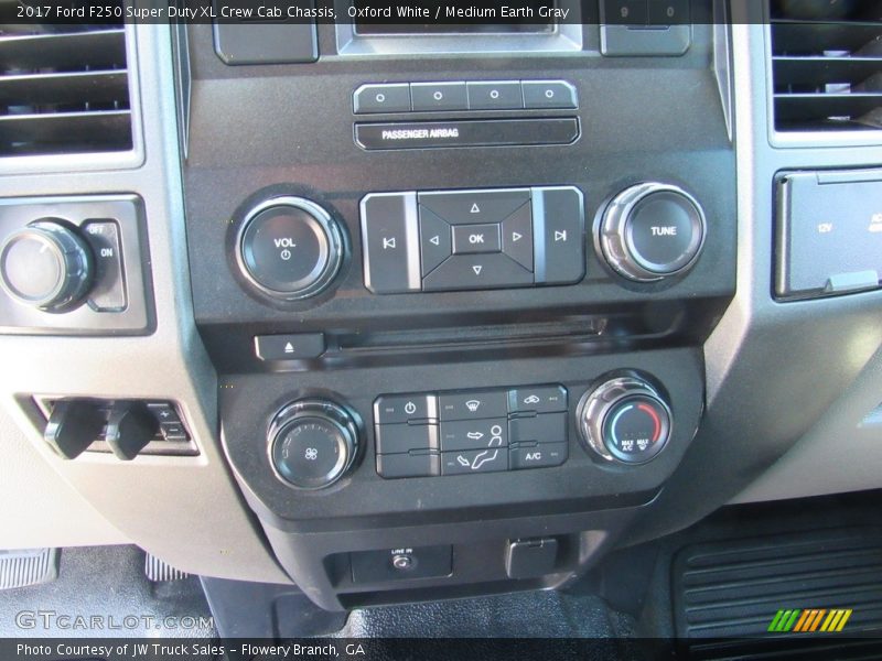 Controls of 2017 F250 Super Duty XL Crew Cab Chassis